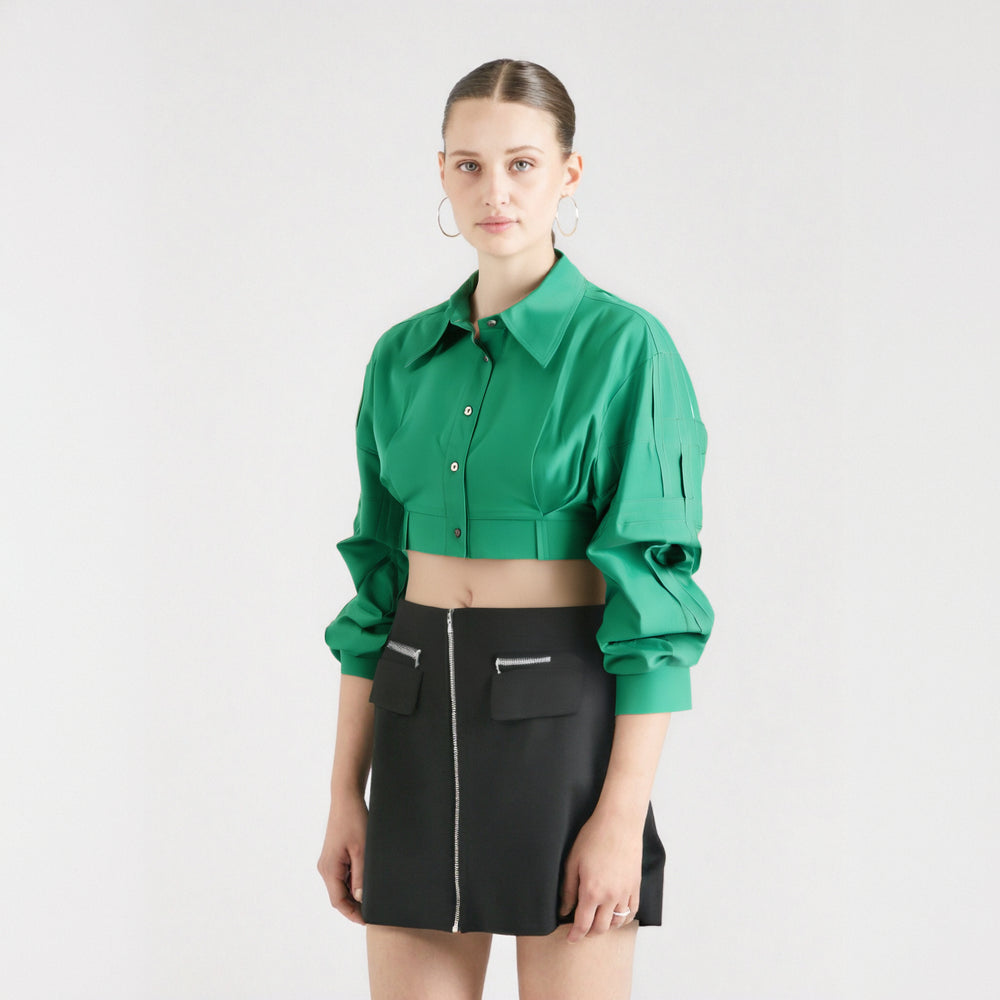 Cutting and splicing short shirt tops