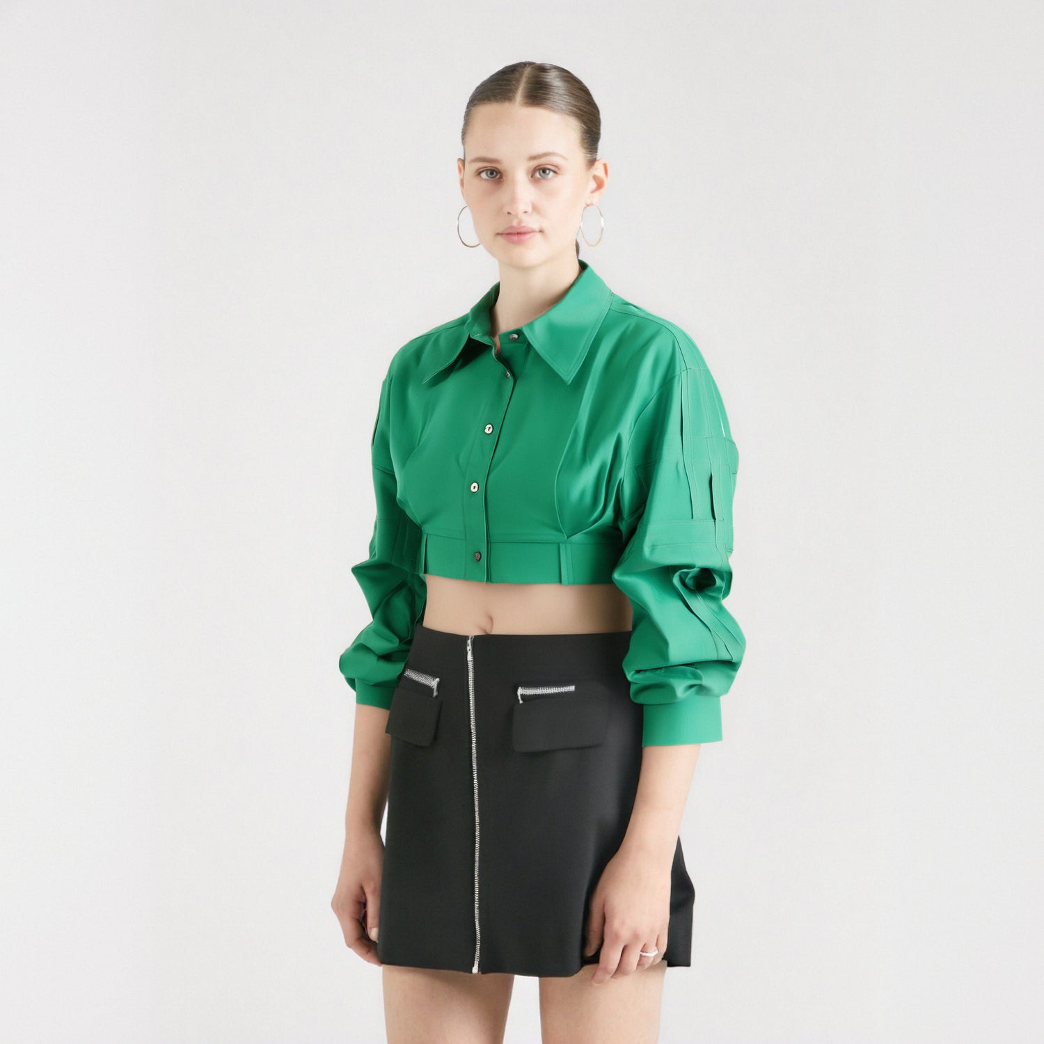 Cutting and splicing short shirt tops